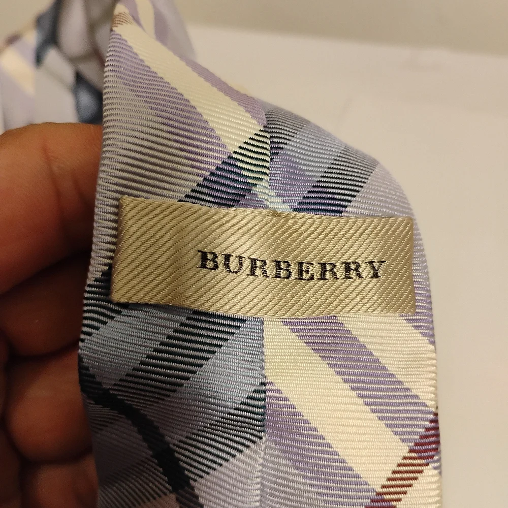 Burberry Mens Iconic Nova Check Skinny Tie 100% Silk - Picture 7 of 13